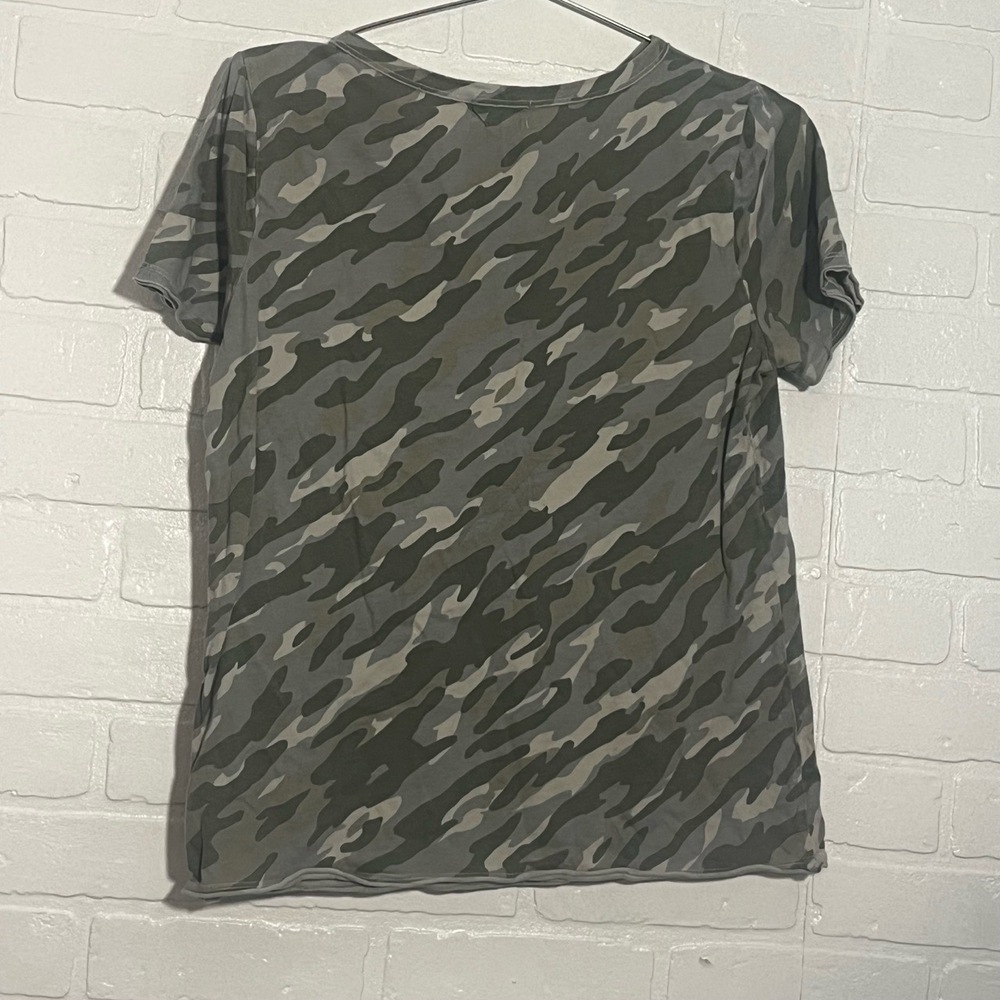 T. La Womens Green Camo Shirt 100% Cotton Casual Size Small - Picture 2 of 4